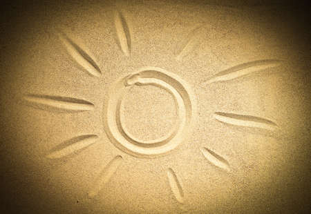 Sun drawing in the sandの写真素材