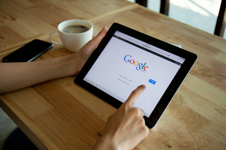 CHIANGMAI,THAILAND - APRIL 19, 2015: Photo of ipad device with a Google search app runningのeditorial素材