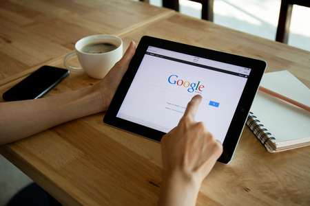 CHIANGMAI,THAILAND - APRIL 19, 2015: Photo of ipad device with a Google search app runningのeditorial素材