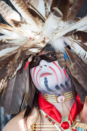 SANTA FE, NEW MEXICO, USA - AUGUST 18, 2013: Santa Fe Indian Market,  Native American, traditional costune Annual eventのeditorial素材