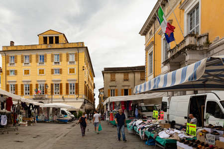 Italy, Liguria, La Spezia, Sarzana, Via Bertoloni 9. 14h of June 2018. View on parts of the Piazza Giacomo Matteotti during market time. The building to the right side is the Palazzo Roderio.のeditorial素材