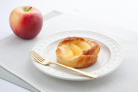 apple pie on plate on tableの写真素材