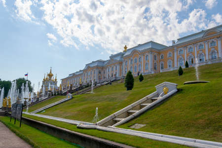 View of the fountain complex and the Grand Palace of Peterhof in summerのeditorial素材