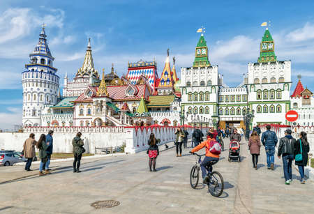 Moscow, Russia - April 17, 2016: Kremlin in Izmailovo - unique center of culture and entertainment.のeditorial素材