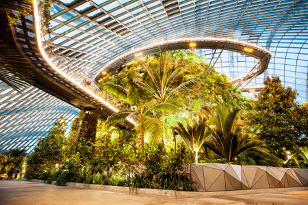 SINGAPORE - 19 APRIL 2017: Cloud Forest interior, Gardens by the Bayのeditorial素材