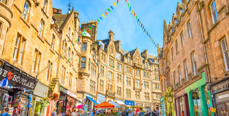 Edinburgh, Scotland - 2 September 2022: Popular tourist Cockburn street in Edinburgh old town with souvenir shops and pubsのeditorial素材