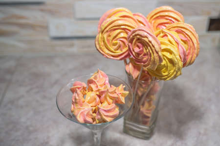 Merengue of different types, in glass vases,for any purpose