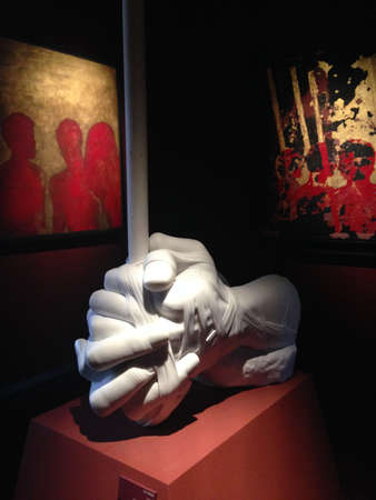 Igor Mitoraj, \\\"Le Mani\\\", Mostra a Pisa, Museo delle Sinopie, 2015の写真素材