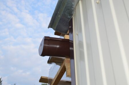 Roof construction and roofing