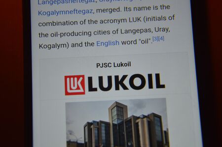 KIEV, UKRAINE - JANUARY 5, 2020: Logos of largest European manufacturing companies by revenue on the smartphone the  screenのeditorial素材
