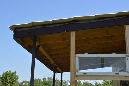 Construction of the vestibule of the veranda of racks and the  beams