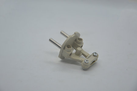 Repair of a power plug by a the radio master