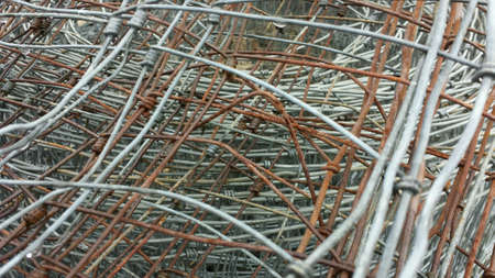New and rusted metal wire closeupの素材