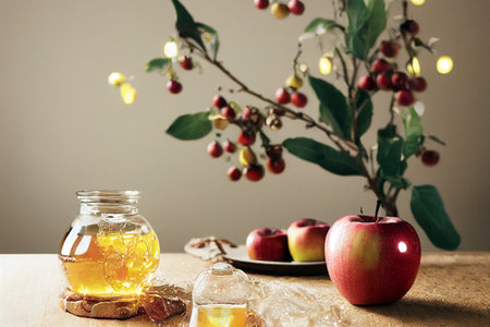 Holiday decorated table with apples and honey dripping background. 3D renderingの素材