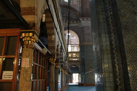 Pillars and ornament inside Rrustem pasa mosque, Istanbul, Turkeyのeditorial素材