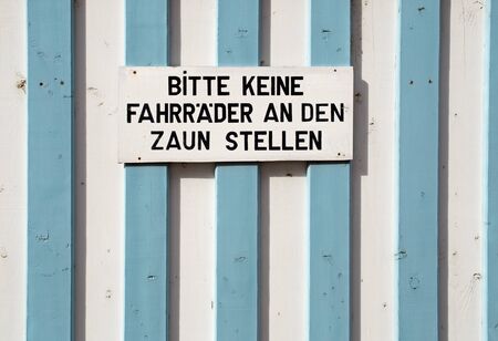 German sign that says please do not put bicycles on the fenceの写真素材