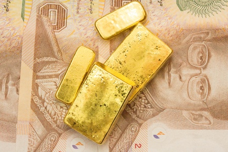 gold bars on cash backgroundの写真素材