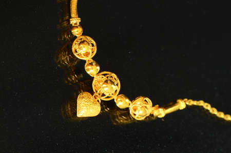 A gold chain with a heart pendant の写真素材