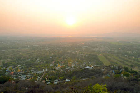 Sunrise Background, Early Morning Light, The Natural Lighting Phenomena.の写真素材