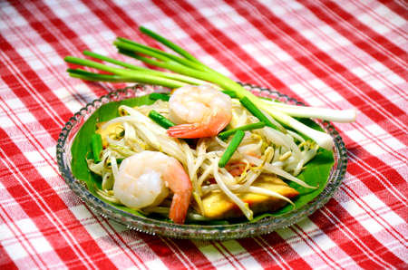 Stir-fried bean sprouts, tofu and shrimps. Thai's easy cooking menu.