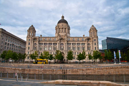 The Port of Liverpool Building, part of the famous three graces
のeditorial素材