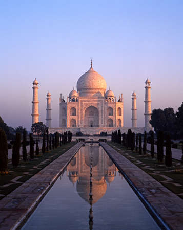 The Taj Mahal in the early morning  built by Mughal Emperor Shah Jahan in memory of his wife, Mumtaz Mahal , Agra, Uttar Pradesh, India の写真素材