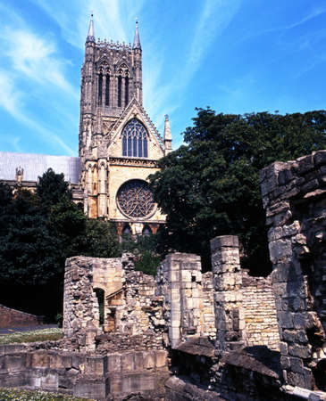 Cathedral tower with ruins of original Bishops palace in foreground, Lincoln, Lincolnshire, England, UK, Western Europe の写真素材