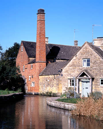 The Old Mill on the River Eye, Lower Slaughter, Gloucestershire, Cotswolds, England, UK, Western Europe のeditorial素材