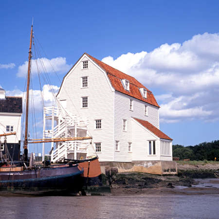 Tide Mill and Quayside, Woodbridge, Suffolk, England, UK, Western Europe のeditorial素材