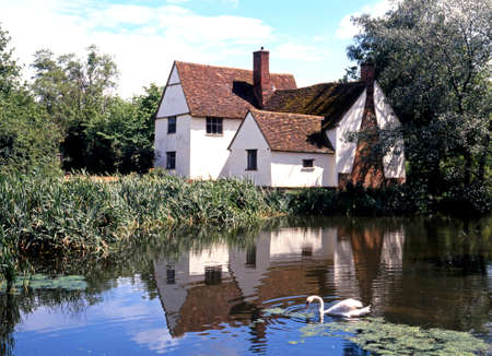 Flatford, UK - Circa June 1991 - Willy Lotts Cottage along the River Stour, Flatford, East Bergholt, Suffolk, England, UK, Western Europe のeditorial素材