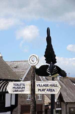 The magpie sculpture and fingerpost in Market Pitch, Weobley, Herefordshire, England, UK, Western Europe の写真素材