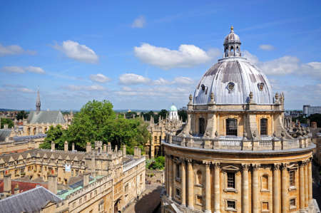 Elevated view of Radcliffe Camera and surrounding buildings in Oxford, Oxfordshire, Englandの写真素材