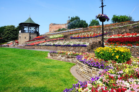 View of the castle gardens and bandstand with the Norman castle to the rear, Tamworth, Staffordshire, England, UK, Western Europe.のeditorial素材