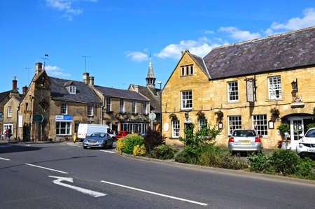 Moreton in Marsh, UK - June 12, 2014 - The White Hart Royal Hotel on the corner of High Street and Oxford Street, Moreton-in-Marsh, Cotswolds, Gloucestershire, England, UK, Western Europe.のeditorial素材