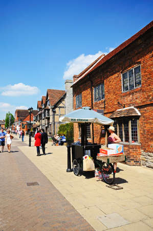 Stratford-upon-Avon, UK May 18, 2014 - Ice cream seller in Henley Street, Stratford-Upon-Avon, Warwickshire, England, UK, Western Europe.のeditorial素材