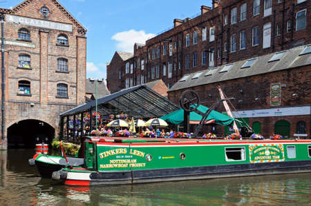 Nottingham, UK - July 17, 2014 - Narrowboats outside a pub along the Nottingham and Beeston Canal city wharf, Nottingham, Nottinghamshire, England, UK, Western Europe.のeditorial素材