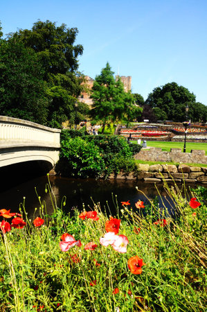 Tamworth, UK - July 23, 2014 - View of the Norman castle and castle gardens with a footbridge over the River in the foreground, Tamworth, Staffordshire, England, UK, Western Europe.のeditorial素材