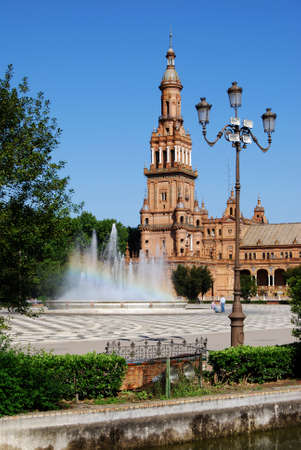 View of the fountain and buildings in the Plaza de Espana, Seville, Seville Province, Andalusia, Spain, Western Europe.のeditorial素材