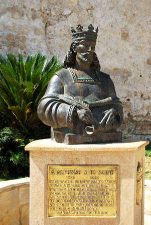 Statue of Alfonso X El Sabio outside the castle, El Puerto de Santa Maria, Cadiz Province, Andalusia, Spain, Western Europe.のeditorial素材