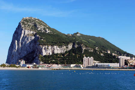 The rock and town seen across the bay from Spain, Gibraltar, United Kingdom, Western Europe.のeditorial素材