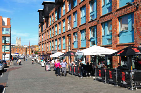 Pavement cafes in Gloucester Docks, Gloucester, Gloucestershire, England, UK, Western Europe.のeditorial素材