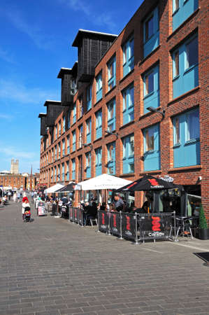 Pavement cafes in Gloucester Docks, Gloucester, Gloucestershire, England, UK, Western Europe.のeditorial素材