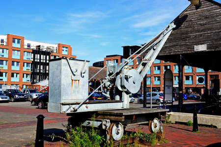 Industrial crane on rails for loading and unloading into boats in Gloucester Docks, Gloucester, Gloucestershire, England, UK, Western Europe.のeditorial素材