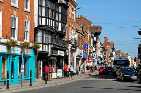 View of shops and shoppers along the High Street, Tewkesbury, Gloucestershire, England, UK, Western Europe.のeditorial素材