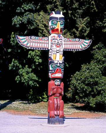 Colourful Totem pole in Stanley Park, Vancouver, British Columbia, Canada.のeditorial素材