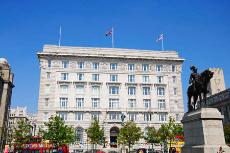 Front view of the Cunard building with a statue of Edward VII in the foreground, Liverpool, Merseyside, England, UK, Western Europe.のeditorial素材