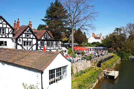 People having lunch outside The Boathouse Pub alongside the River Severn, Shrewsbury, Shropshire, England, UK, Western Europe.のeditorial素材
