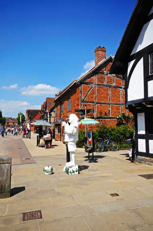 View along Henley Street Shakespeares Ghost mime artist in the foreground, Stratford-Upon-Avon, Warwickshire, England, UK, Western Europe.のeditorial素材