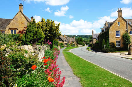 Pretty cottages along High Street, Broadway, Cotswolds, Worcestershire, England, UK, Western Europe.の写真素材