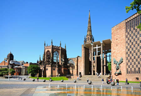 View of the old and new Cathedrals, Coventry, West Midlands, England, UK, Western Europe.のeditorial素材